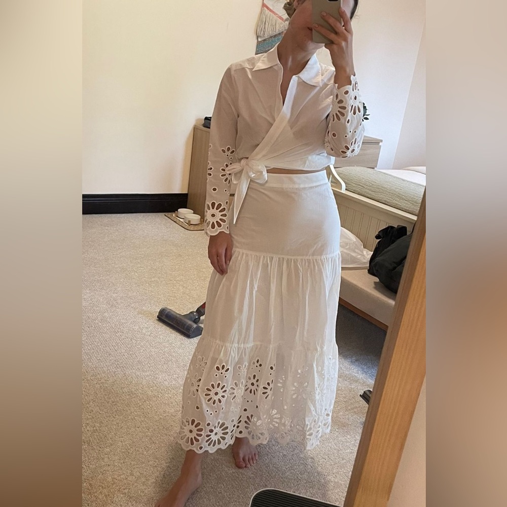 White skirt & top set. Never worn. Size small